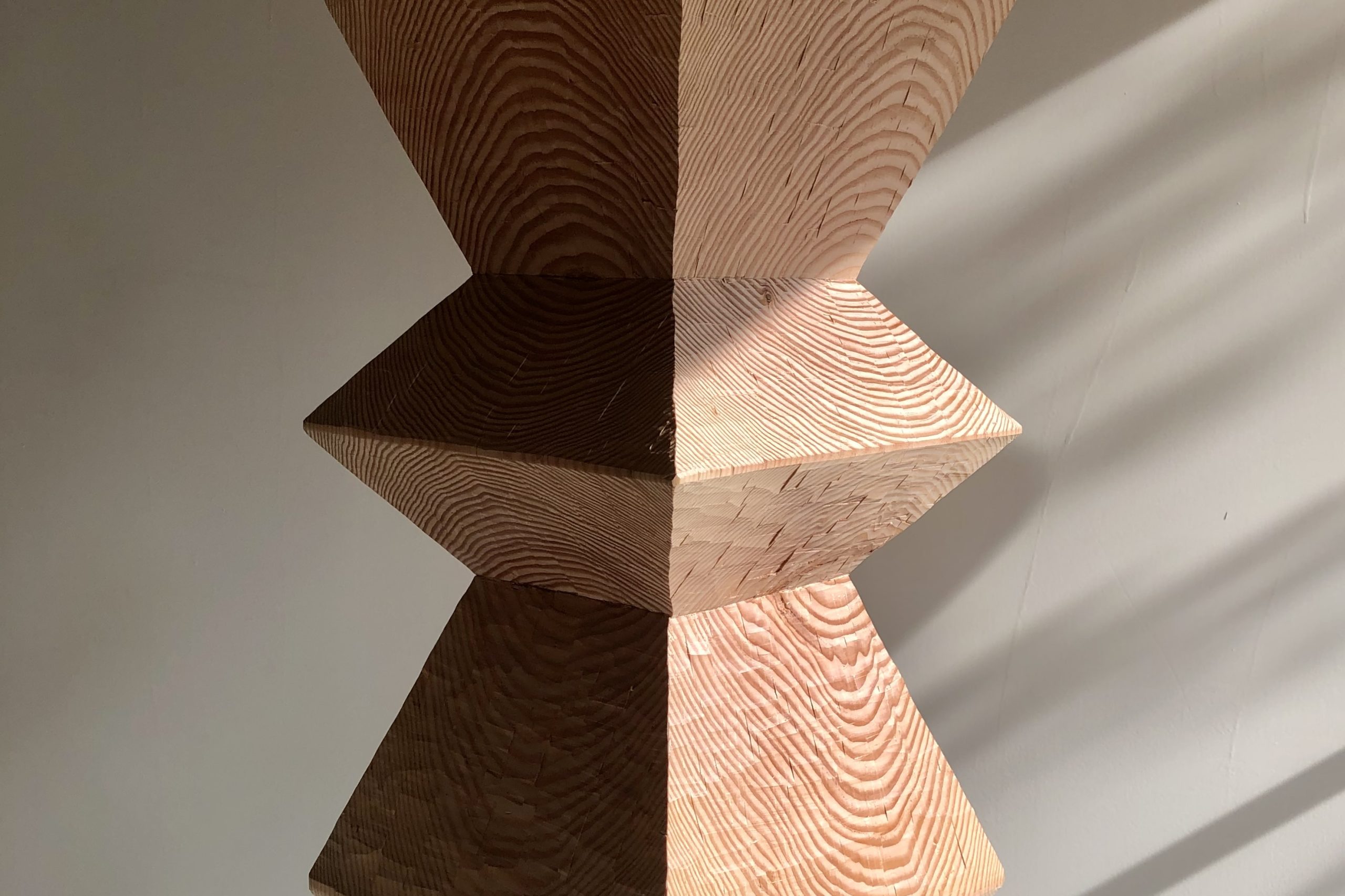 Totem Sculpture – ＞＜＞＜＞＜